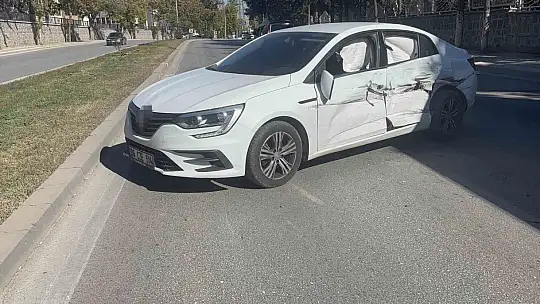 Kontrolden çıkan otomobil karşı şeride uçarak iki otomobile çarptı: 4 yaralı