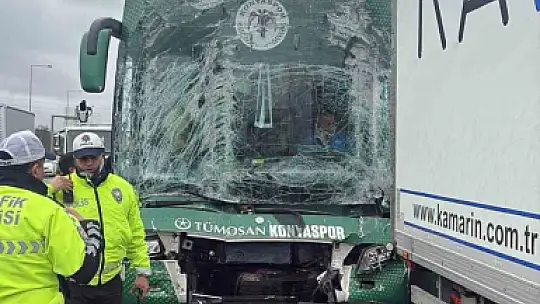 Konyaspor U-19 futbol takımını taşıyan otobüs kaza yaptı: 3 yaralı