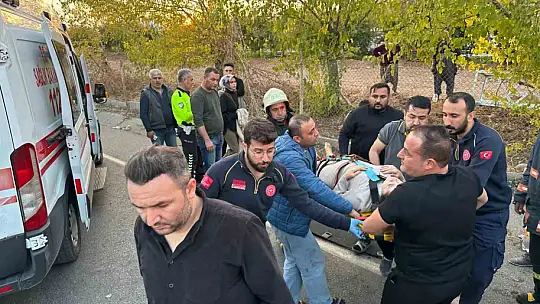 Adıyaman Kahta'da köpeğe çarpmamak için manevra yapan otomobil takla attı