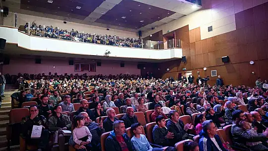 Küçük kalplerden büyük ezgiler