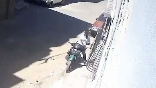 Küçük kızını darbedip motosikletle sürükleyen baba tutuklandı