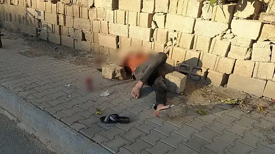 Kullandığı maddenin etkisiyle kaldırıma yığılıp kaldı