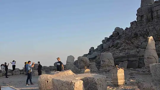 Kültürler Nemrut'ta buluştu