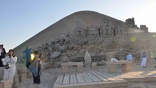 Kültürler Nemrut'ta buluştu