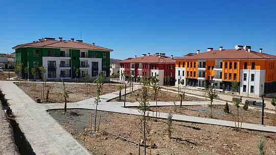 Adıyaman Gölbaşı'nda kurası çekilen Balkar beldesindeki konutlarda renk cümbüşü