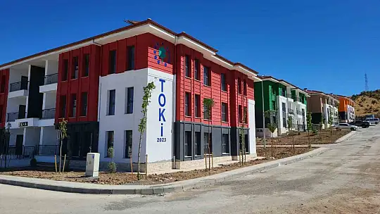 Adıyaman Gölbaşı'nda kurası çekilen Balkar beldesindeki konutlarda renk cümbüşü