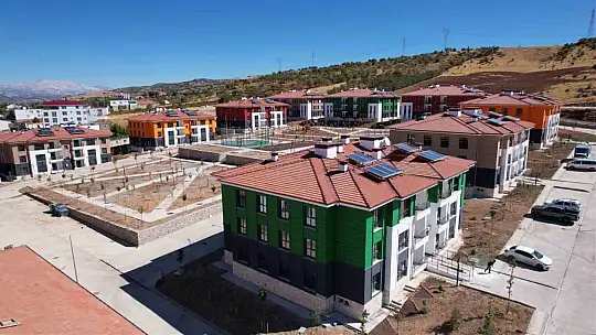 Adıyaman Gölbaşı'nda kurası çekilen Balkar beldesindeki konutlarda renk cümbüşü