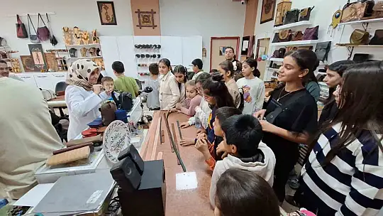 Kursiyer öğrencilerden engelli bireylere ziyaret