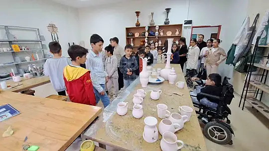 Kursiyer öğrencilerden engelli bireylere ziyaret