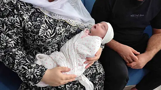 Adıyaman'da kuvöze alınan bebeğin kolu yandı