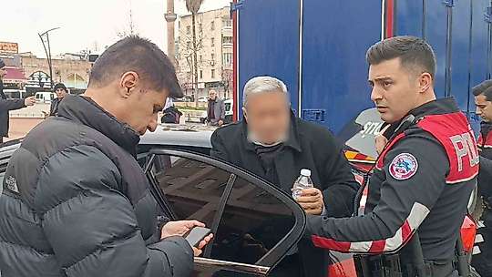 Lokantayı basıp kardeşini vurdu