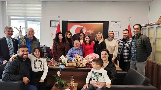 Lösemiyi yenen İkranur 3 yıl sonra okula döndü, çiçek ve balonlarla karşılandı