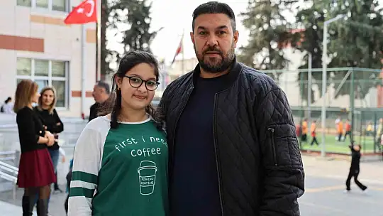 Lösemiyi yenen İkranur 3 yıl sonra okula döndü, çiçek ve balonlarla karşılandı