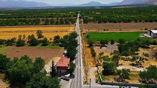 Malatya Büyükşehir Belediyesi'nin kırsaldaki yol mesaisi sürüyor