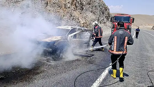 Malatya-Çelikhan yolunda araç yangını paniğe neden oldu