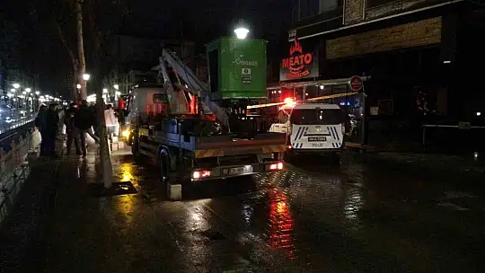 Malatya'da 6 katlı binanın istinat duvarı çöktü