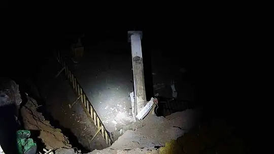 Malatya'da 6 katlı binanın istinat duvarı çöktü