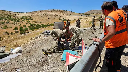 Malatya'da askeri araç devrildi: 2 asker yaralandı