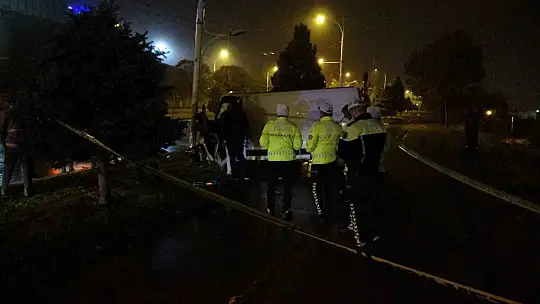 Malatya'da aydınlatma direğine çarpan minibüs sürücüsü hayatını kaybetti