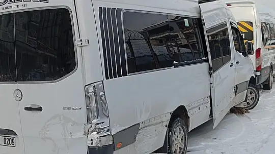 Malatya'da buzlanma servis araçlarını da vurdu