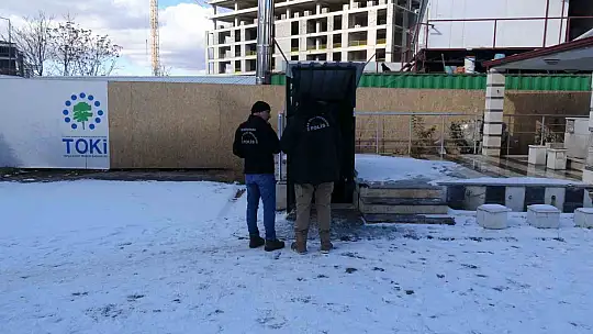 Cami tuvaletinde baygın bulunan genç hastaneye kaldırıldı