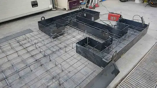 Malatya'da deprem enkazı beton yola dönüştü