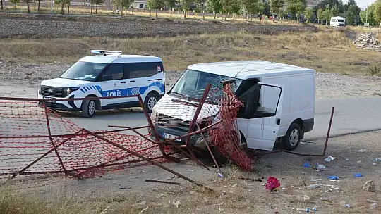 Malatya'da feci kaza: Demir korkuluk sürücünün kafasına saplandı