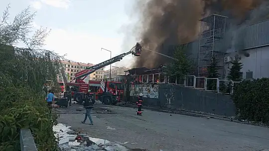 Malatya'da hırdavat malzemelerinin satıldığı iş yerinde yangın