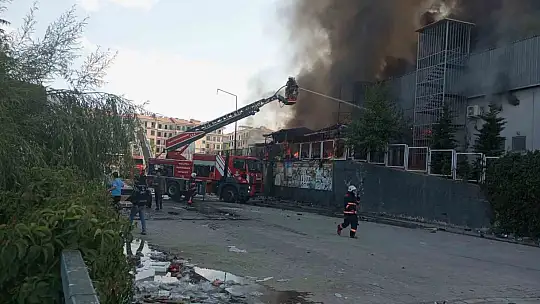 Malatya'da hırdavat malzemelerinin satıldığı iş yerinde yangın
