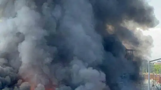Malatya'da hırdavat malzemelerinin satıldığı iş yerinde yangın