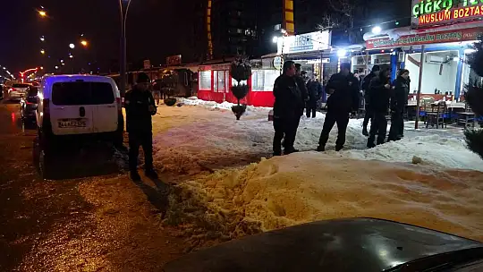 Malatya'da husumetlilerin bıçaklı kavgasında: 2'si ağır 3 kişi yaralandı