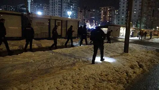 Malatya'da husumetlilerin bıçaklı kavgasında: 2'si ağır 3 kişi yaralandı