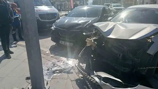 Malatya'da iki araç çarpıştı: 3 yaralı