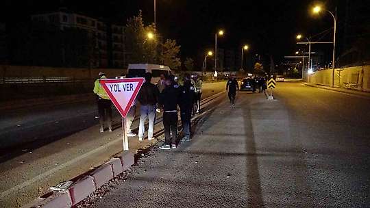 Malatya'da iki aracın çarptığı yaya hayatını kaybetti