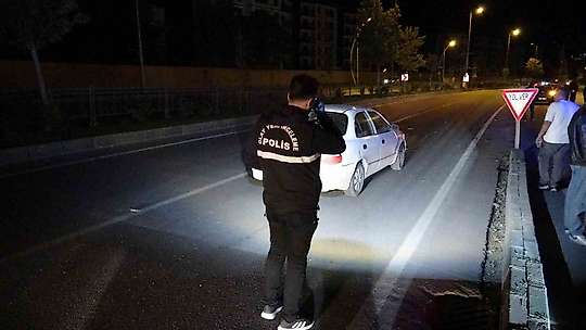 Malatya'da iki aracın çarptığı yaya hayatını kaybetti