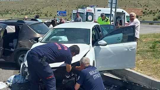 Malatya'da iki otomobil çarpıştı: 4 yaralı