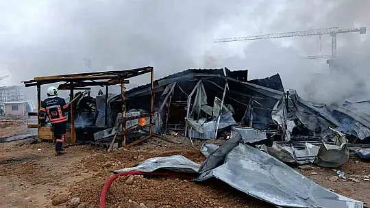 Malatya'da inşaat işçilerinin kaldığı şantiyede yangın