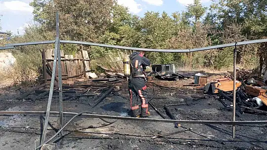Malatya'da inşaat şantiyesinde çıkan yangın evlere sıçradı