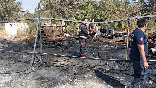 Malatya'da inşaat şantiyesinde çıkan yangın evlere sıçradı