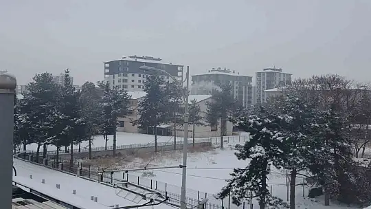 Malatya'da kar yağışı etkili oluyor