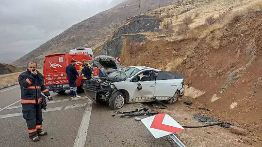 Malatya'da kontrolden çıkan araç devrildi: 6 yaralı