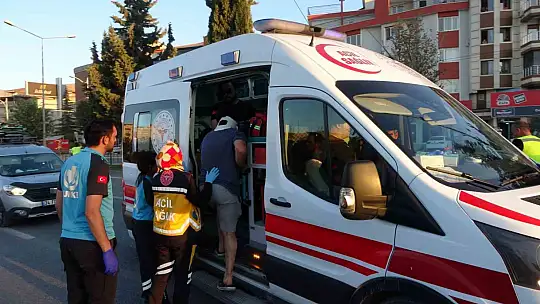 Malatya'da kontrolden çıkan araç refüje çarptı: 3 yaralı