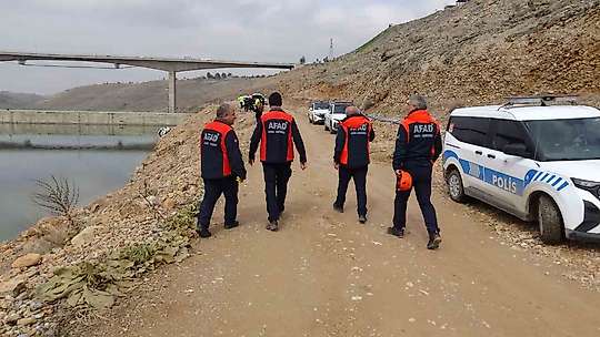 Malatya'da kontrolden çıkan araç gölete düştü