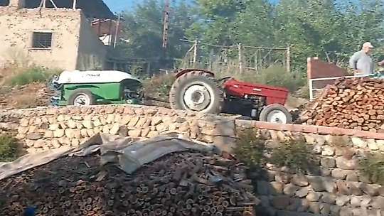 Malatya'da korkutan yangın: 2 ahır ile bir evin çatısı yandı