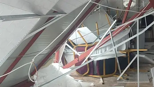 Malatya'da mevlit salonunun çatısı kardan çöktü