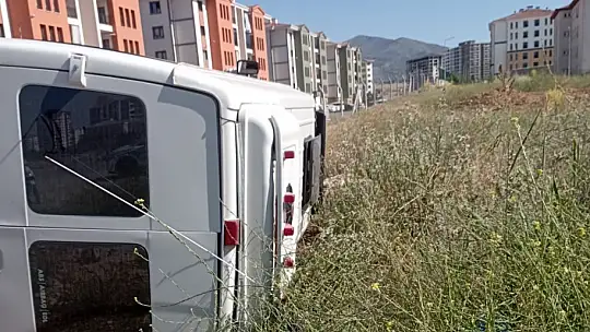 Malatya'da minibüs devrildi: 4 kişi yaralandı
