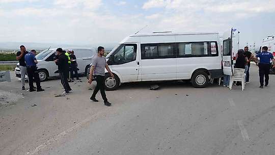 Malatya'da minibüs ile hafif ticari araç çarpıştı: 8 yaralı