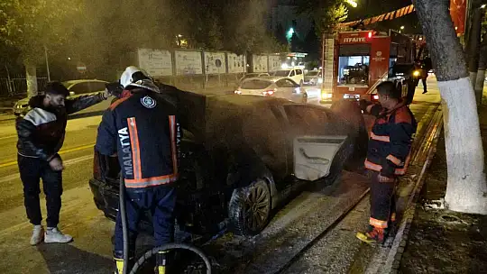 Malatya'da seyir halindeki otomobilde yangın