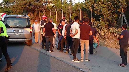 Tarım işçilerini taşıyan minibüs tıra çarptı: 19 yaralı