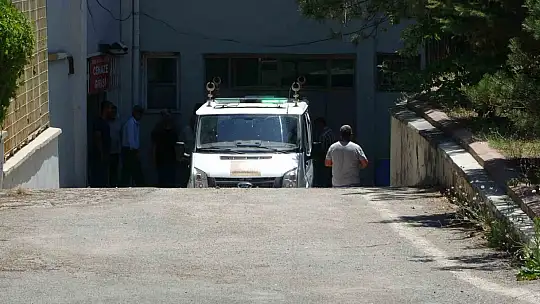 Malatya'da Tesla kazası: Araç ikiye bölündü, 2 hemşire hayatını kaybetti